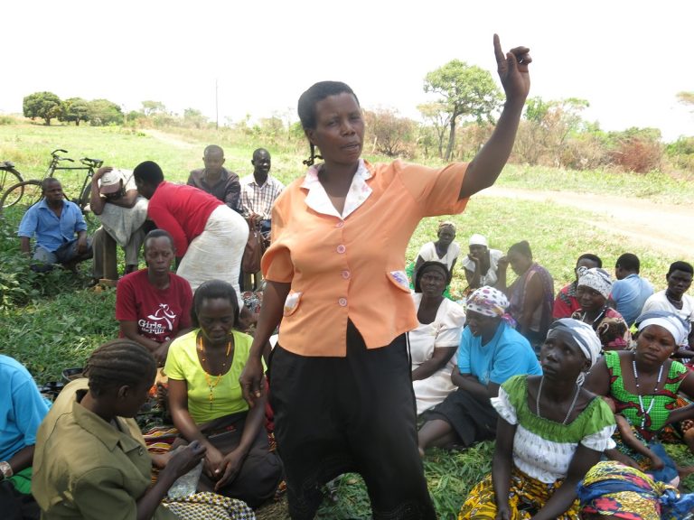 one of the woman who opted for relocation expressing her dismay with the goverment during an engagment between Africa Institute for Energy Governance AFIEGO and affecte people