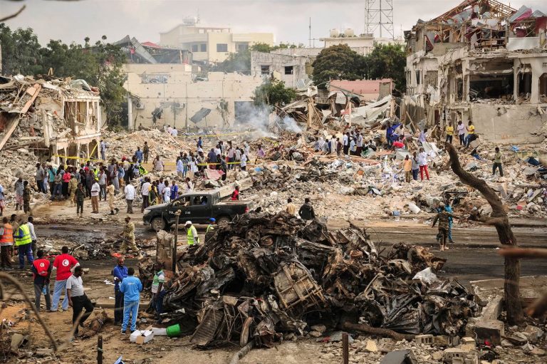 ss-171015-somalia-explosion-se-01_17ea7761f7d54def502f7e47bac8d2f3.nbcnews-ux-2880-1000