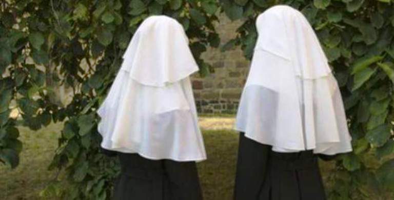 The robber dressed as a nun