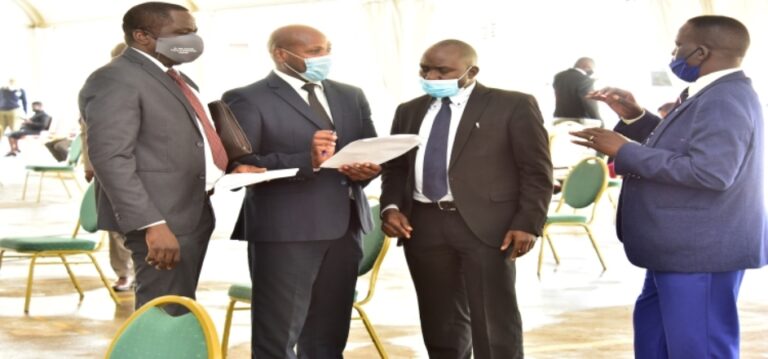 Legislators consulting before commencement of plenary