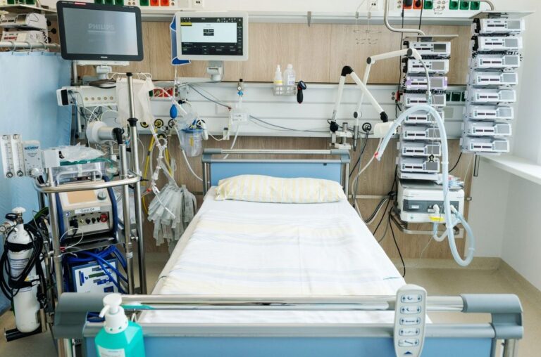 An image of the low-cost ventilator prototype developed by Makerere University to aid in the treatment of patients with COVID-19.