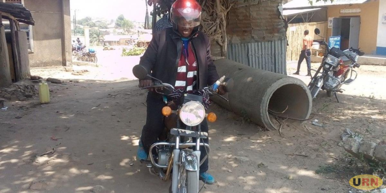 FATIMA GETTING READY CARRY HER PASSENGER
