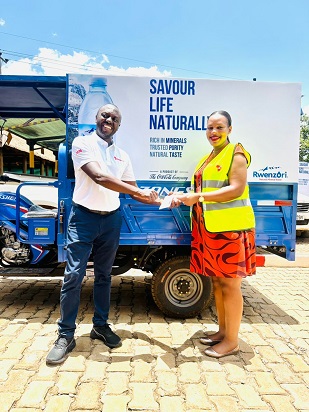 Ellis Handing over Tuk Tuks